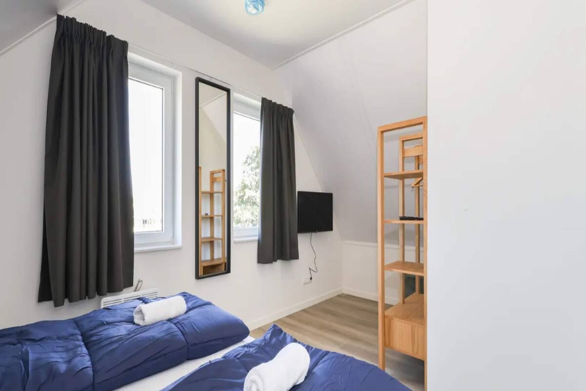 2 bedrooms, individually furnished, bed sheets