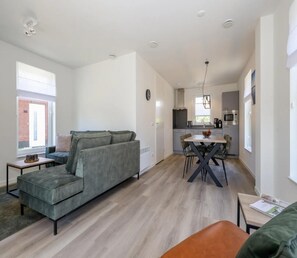 Living room - Amazing Holiday Home With Terrace (Simonshaven)