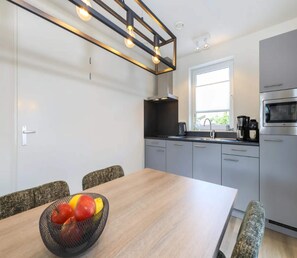 Fridge, microwave, dishwasher, coffee/tea maker