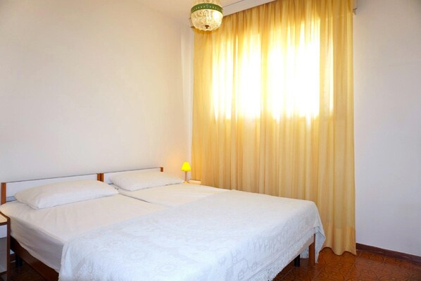 6 bedrooms, individually furnished