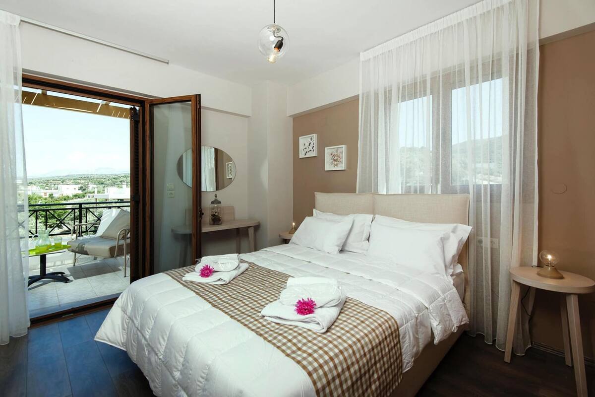 9 bedrooms, individually furnished