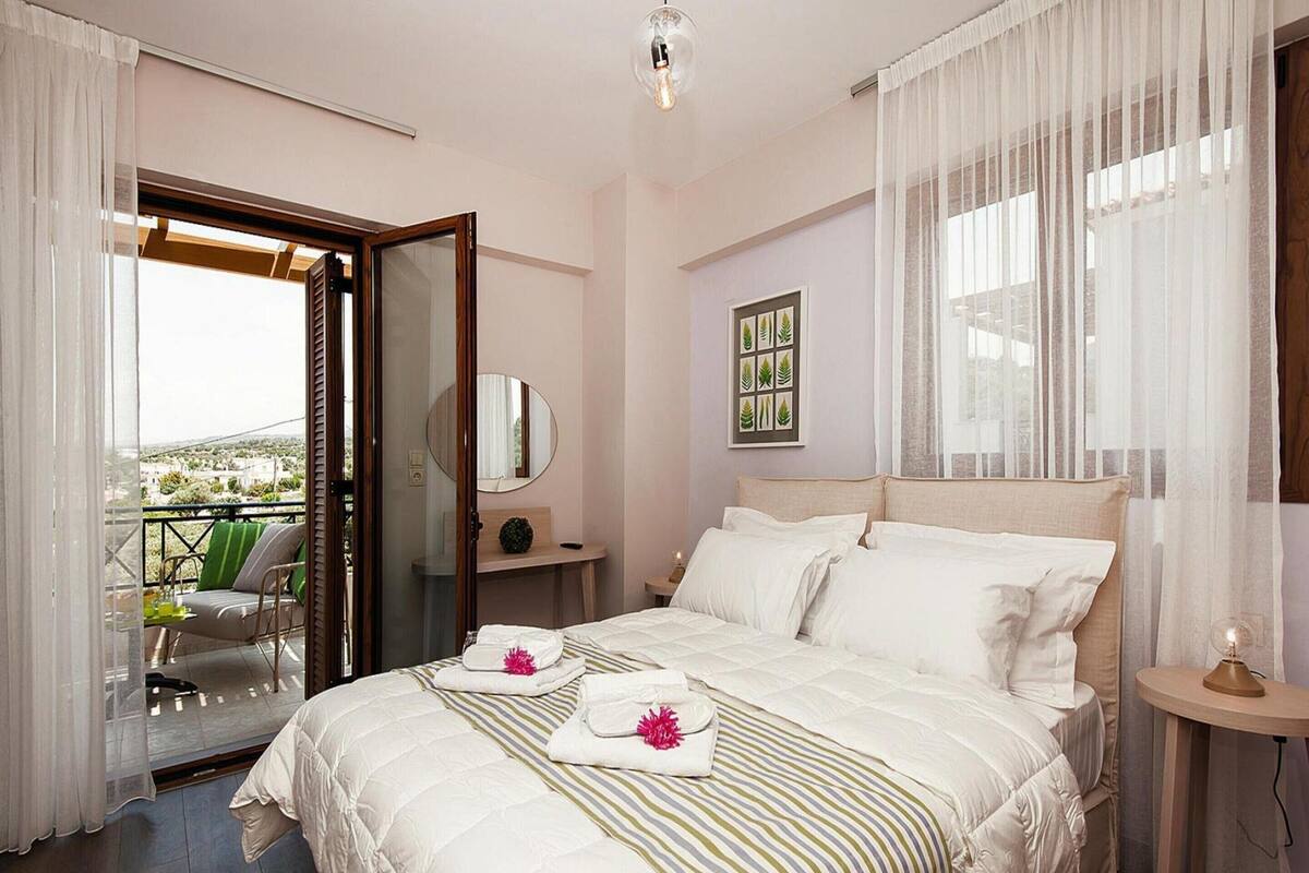 9 camere, con arredamento individuale