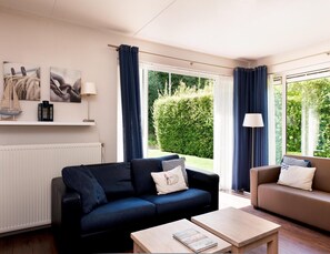 Premium House, 3 Bedrooms | Living room | DVD player - Skip Wellness De Luxe With Sauna (Earnewald)