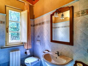 Classic Apartment, 3 Bedrooms | Bathroom | Shower - Attractive Apartment With Paid Sauna (Monteverdi Marittimo)