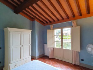 4 bedrooms, bed sheets - Attractive Apartment With Paid Sauna (Monteverdi Marittimo)