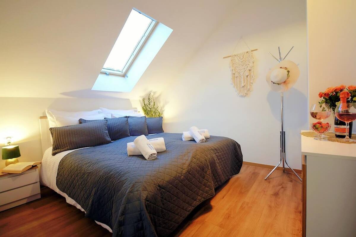 3 bedrooms, individually furnished, bed sheets