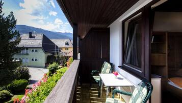 Classic Apartment, 2 Bedrooms | Property grounds