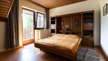 Classic Apartment, 2 Bedrooms | 2 bedrooms, bed sheets