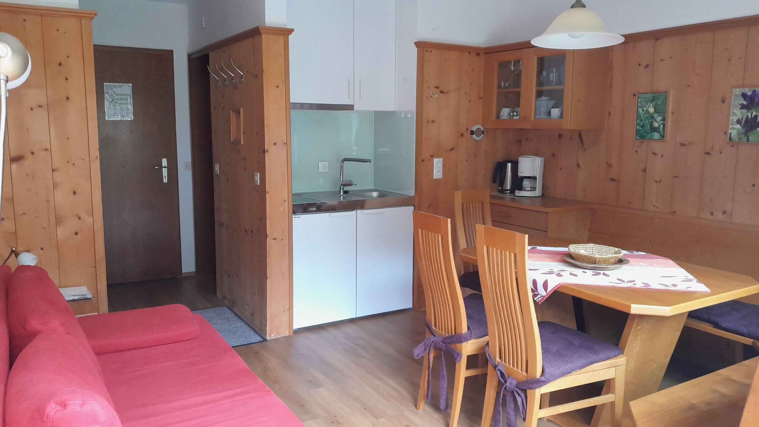 Deluxe appartement, 2 slaapkamers | Privékeuken | Een koelkast, een koffiezetapparaat/waterkoker