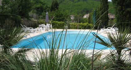Pretty Holiday Home in Courry With Swimming Pool