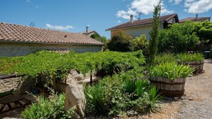 Garden - Pretty Holiday Home in Courry With Swimming Pool (Courry)