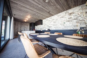 Classic House, 3 Bedrooms | Dining