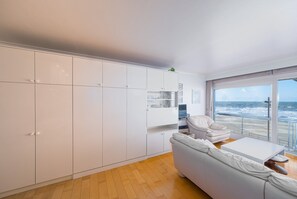 Deluxe Apartment, 2 Bedrooms | Living room - Studio With Terrace (Middelkerke)