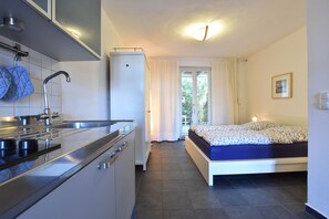 Comfort Apartment, 1 Bedroom | Private kitchen | Fridge, dishwasher, electric kettle, toaster - Ferienwohnung Steuerbord in Wismar (Wismar)