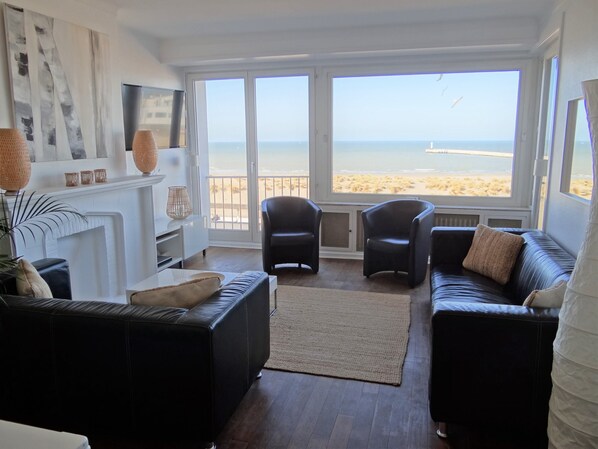 Classic Apartment, 4 Bedrooms | Living area - Beaulieu 0301 With top Location (Nieuwpoort)