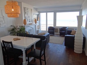 Classic Apartment, 4 Bedrooms | Living area - Beaulieu 0301 With top Location (Nieuwpoort)