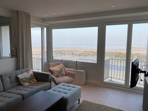 Comfort Apartment, 3 Bedrooms | Living area - Beaulieu 0301 With top Location (Nieuwpoort)