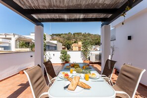 Casa clássico, 2 quartos | Sacada
