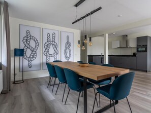 Classic House, 4 Bedrooms | Dining