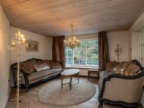 Comfort House, 5 Bedrooms | Living room - Charming Beach Villa With Thatched Roof (Biggekerke)