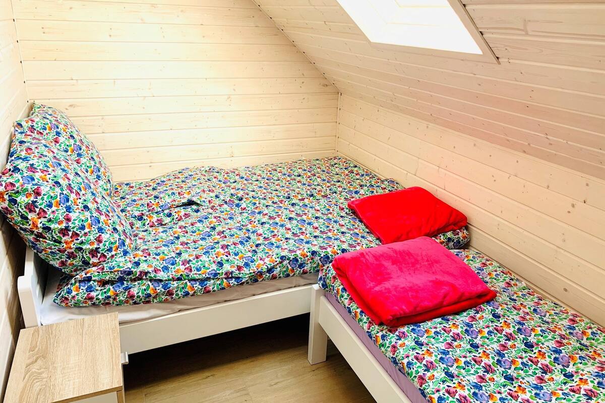 Klassiek huis, 3 slaapkamers | 3 slaapkamers, individueel gemeubileerd, beddengoed