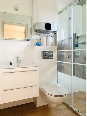 Comfort House, 3 Bedrooms | Bathroom | Shower - Holiday House With Terrace, Sarbinowo (Mielno)