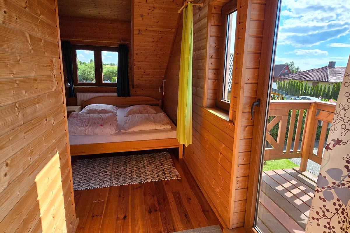 3 bedrooms, individually furnished, bed sheets