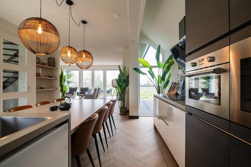 Spacious 4-person Bungalow Near the Frisian Lakes