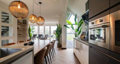 Spacious 4-person Bungalow Near the Frisian Lakes