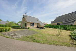 Classic House, 2 Bedrooms | Exterior - Spacious Bungalow Near the Frisian Lakes (Sondel)