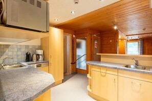 Căn hộ Deluxe, 5 phòng ngủ | Bếp riêng | Tủ lạnh, lò vi sóng, lò nướng, máy rửa bát