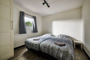 Deluxe House, 2 Bedrooms | 6 bedrooms, individually furnished, bed sheets - Cozy Holiday Home in a Lovely Environment (De Kiel)