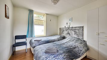 Comfort House, 2 Bedrooms | 6 bedrooms, individually furnished, bed sheets