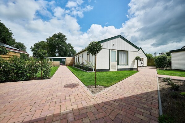 Nhà tiện nghi đơn giản, 2 phòng ngủ | Ngoại thất