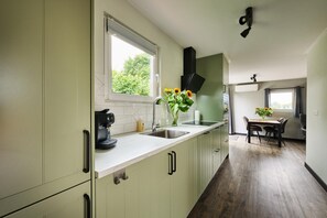 Nhà Deluxe, 2 phòng ngủ | Bếp riêng | Tủ lạnh, lò vi sóng, máy rửa bát, dụng cụ pha cà phê/trà 