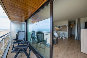 Classic Apartment, 2 Bedrooms | Balcony - Studio on 6th Floor for Family (Middelkerke)