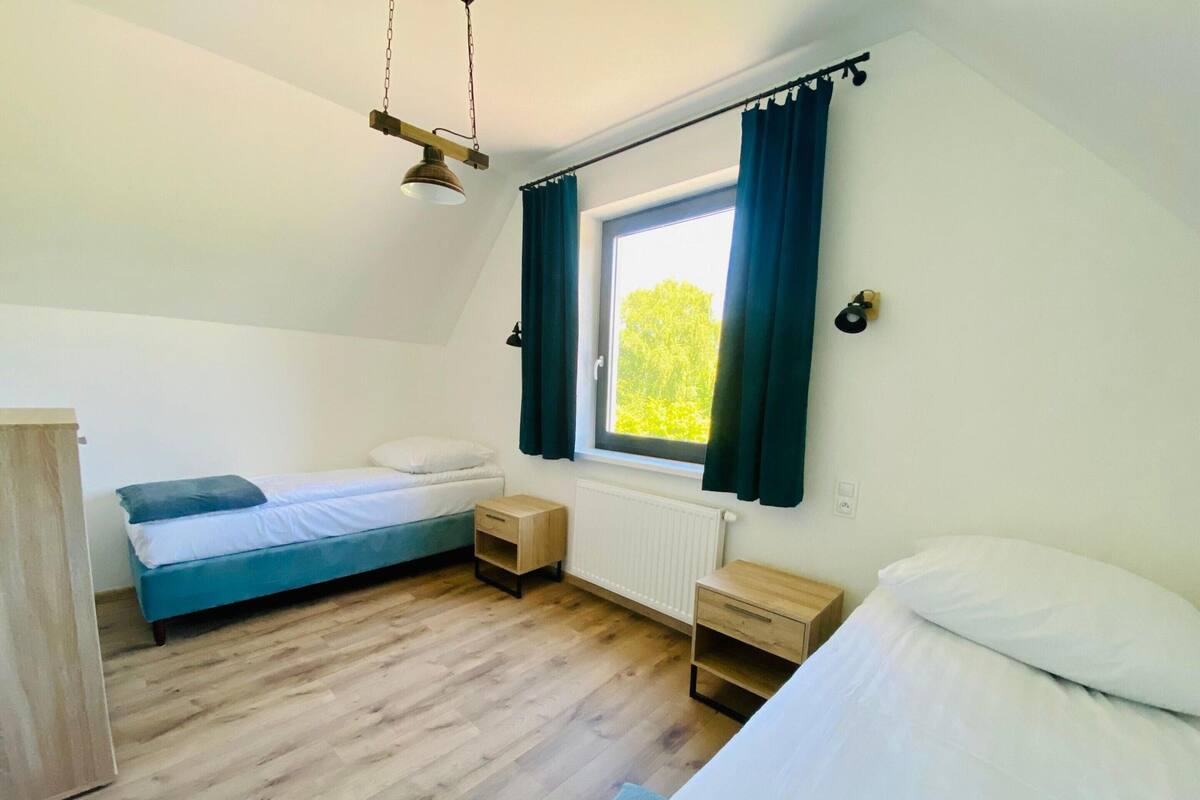 4 bedrooms, individually furnished, bed sheets