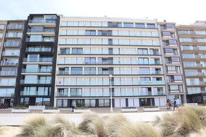 Exterior - Embassy 0501 Directly on the Beach (Nieuwpoort)