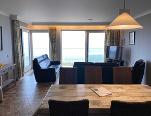 Dining - Embassy 0501 Directly on the Beach (Nieuwpoort)