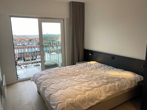 Classic Apartment, 3 Bedrooms | 6 bedrooms, individually furnished, iron/ironing board