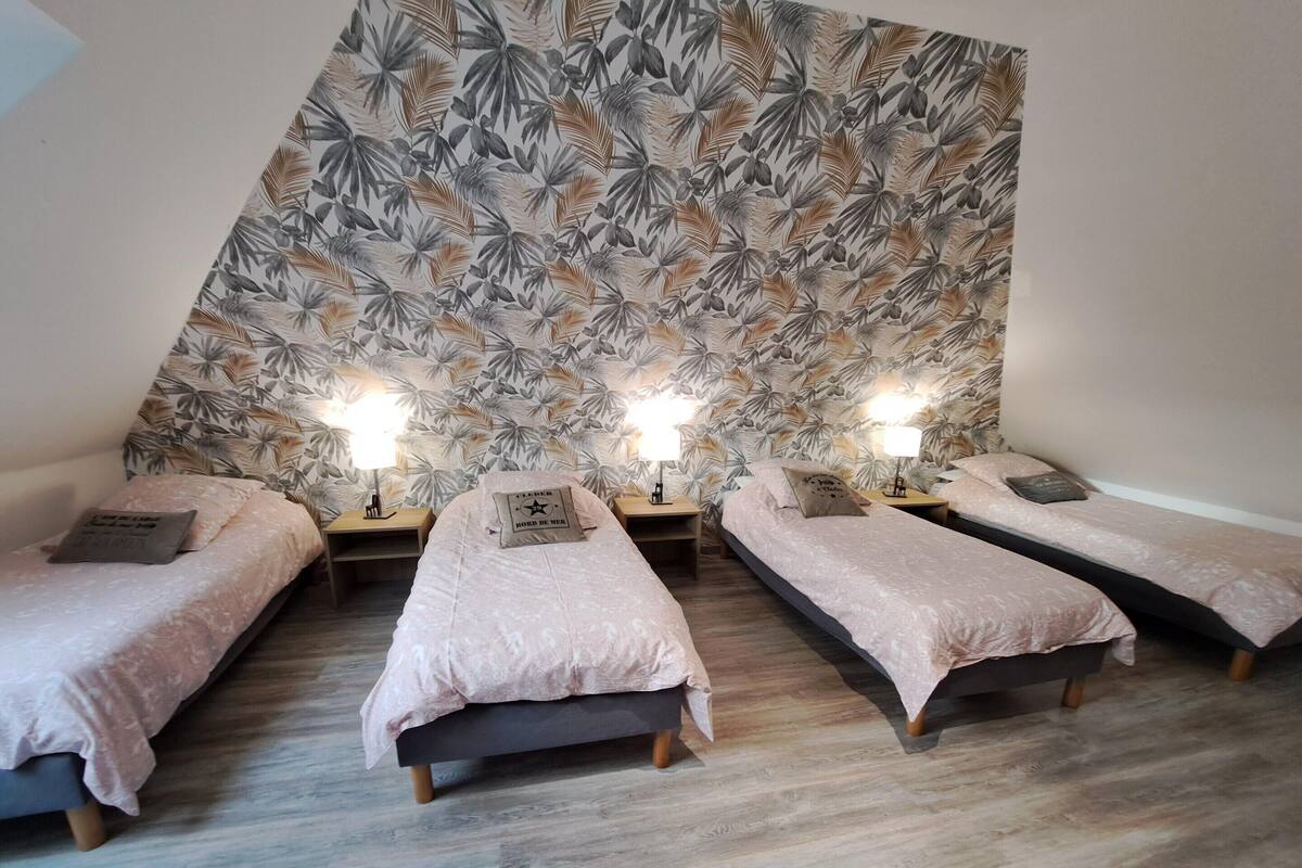 6 habitaciones, muebles diferentes y ropa de cama