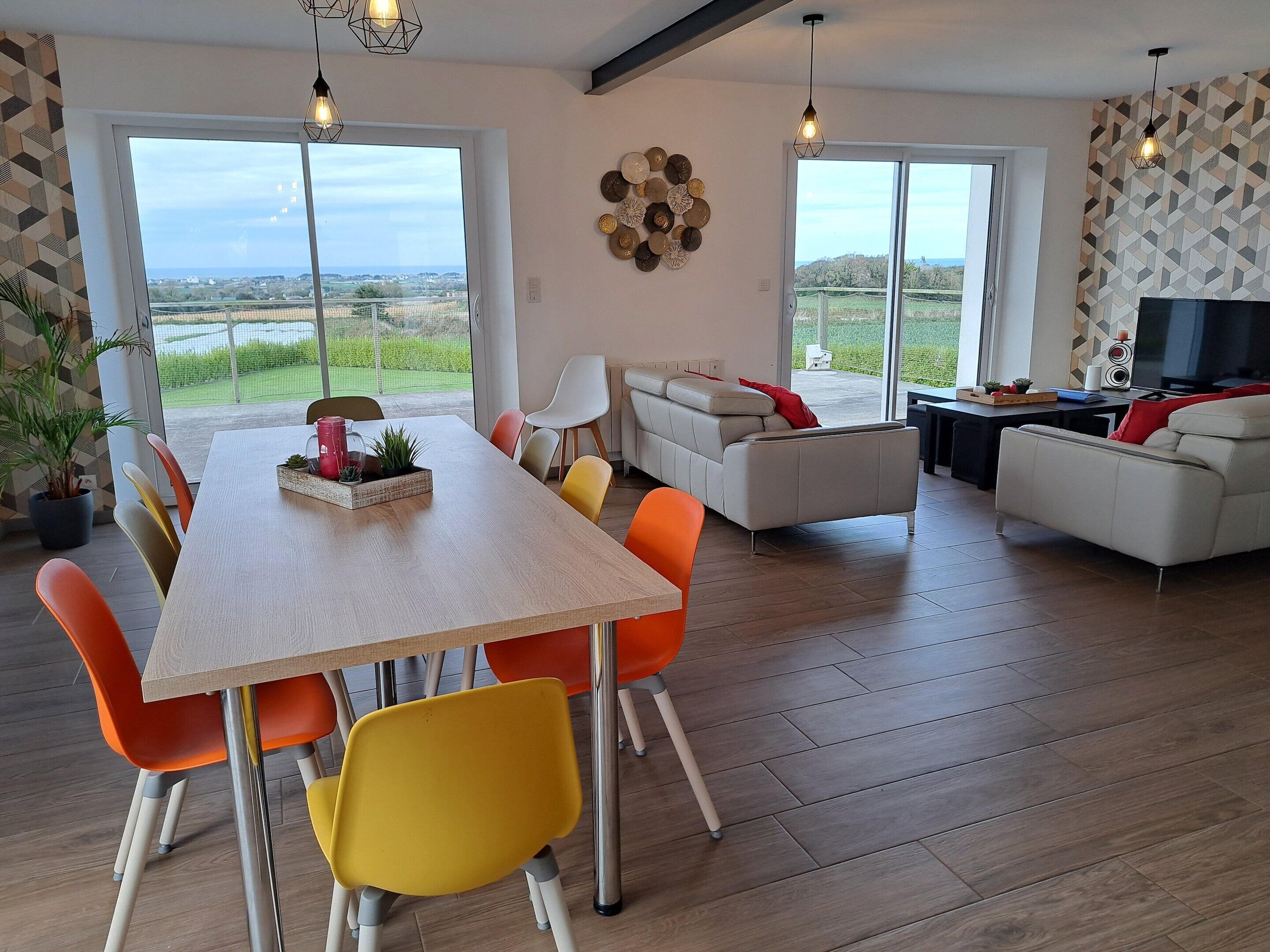 Comfort House, 4 Bedrooms | Dining