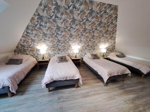 6 bedrooms, individually furnished, bed sheets - Holiday Home 10 Pers., Panoramic sea View, Cleder (Cleder)