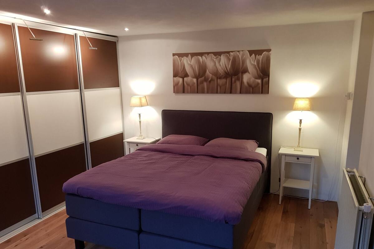 5 bedrooms, individually furnished, iron/ironing board, bed sheets