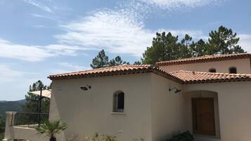 Rumah Klasik, beberapa kamar | Resepsionis