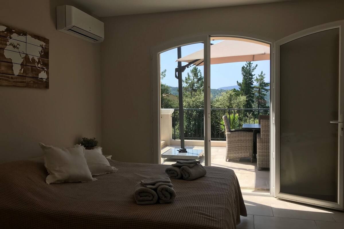 7 camere, con arredamento individuale