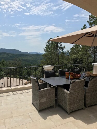 Contemporary Villa With Swimming Pool