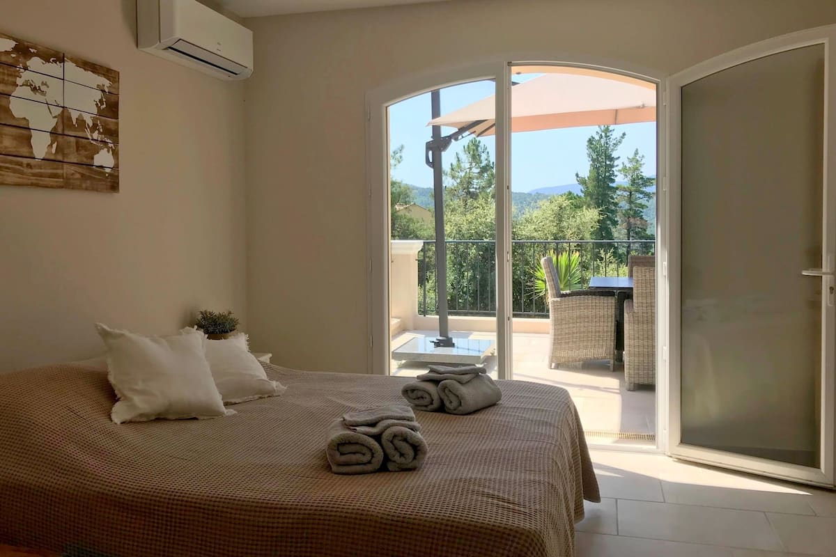 7 chambres, ameublement personnalisé