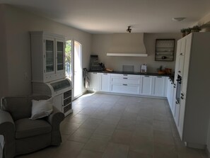 Classic House, Multiple Bedrooms | Private kitchen - Contemporary Villa With Swimming Pool (Le Muy)