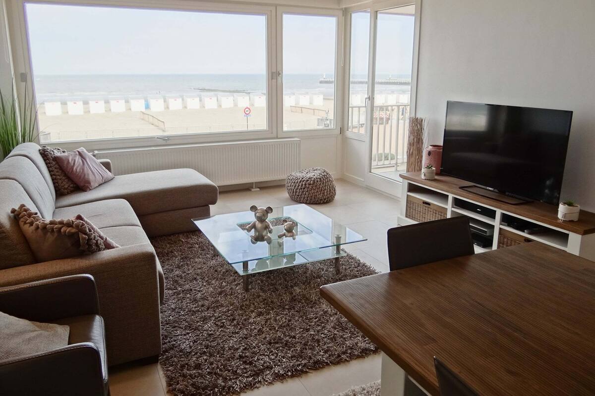 Comfort Apartment, 3 Bedrooms | Living room